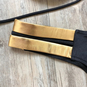 Biquíni Moda Praia Preto e Dourado em Tiras